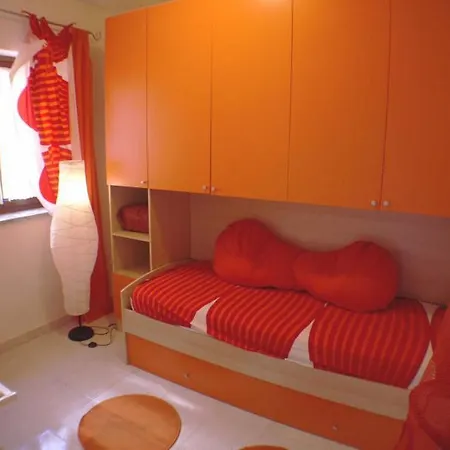 St6 Sea View House *